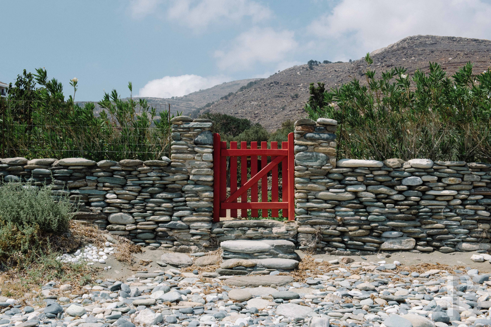 Three former sheepfolds united by a beautiful spirit by the sea in Tinos, the Cyclades - photo  n°28